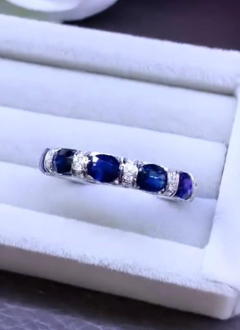 AIG Certified 3.80 Ct Ceylon Sapphires Diamonds 18k Gold Ring In New Condition For Sale In Massafra, IT