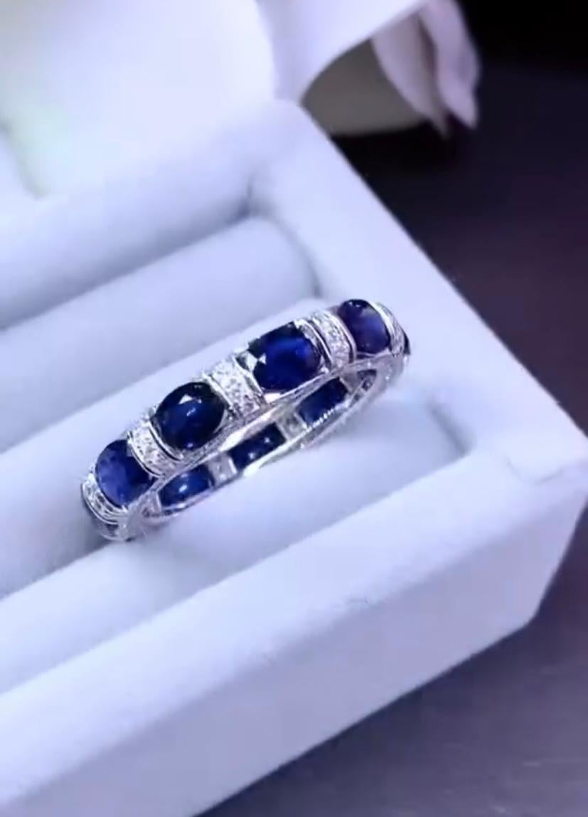 Women's AIG Certified 3.80 Ct Ceylon Sapphires Diamonds 18k Gold Ring For Sale