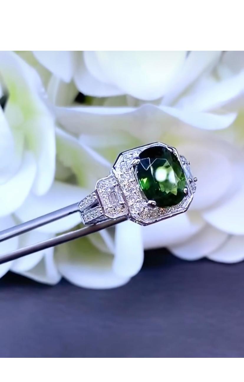 Bague en or 18 carats avec saphir vert certifié AIG de 3,80 carats et diamants de 1,35 carat Pour femmes en vente