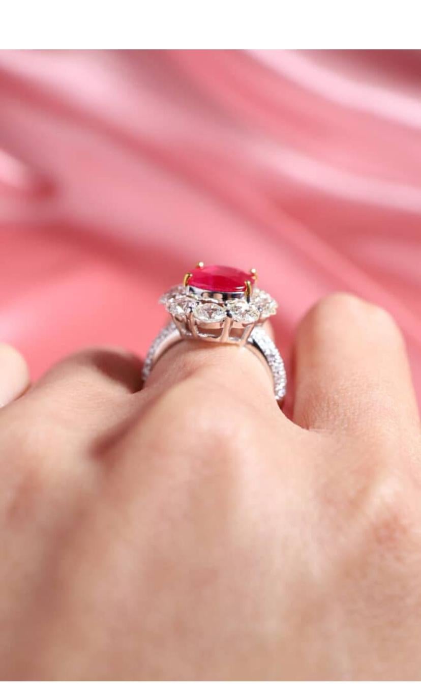 Anello in oro 18K con diamanti certificati AIG da 3,80 carati e rubino della Birmania da 3,70 carati in vendita 1