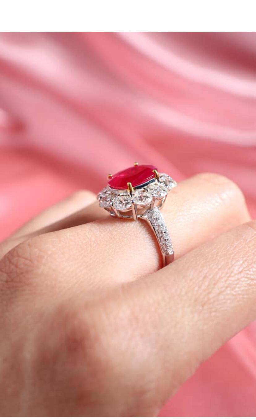 Anello in oro 18K con diamanti certificati AIG da 3,80 carati e rubino della Birmania da 3,70 carati in vendita 3
