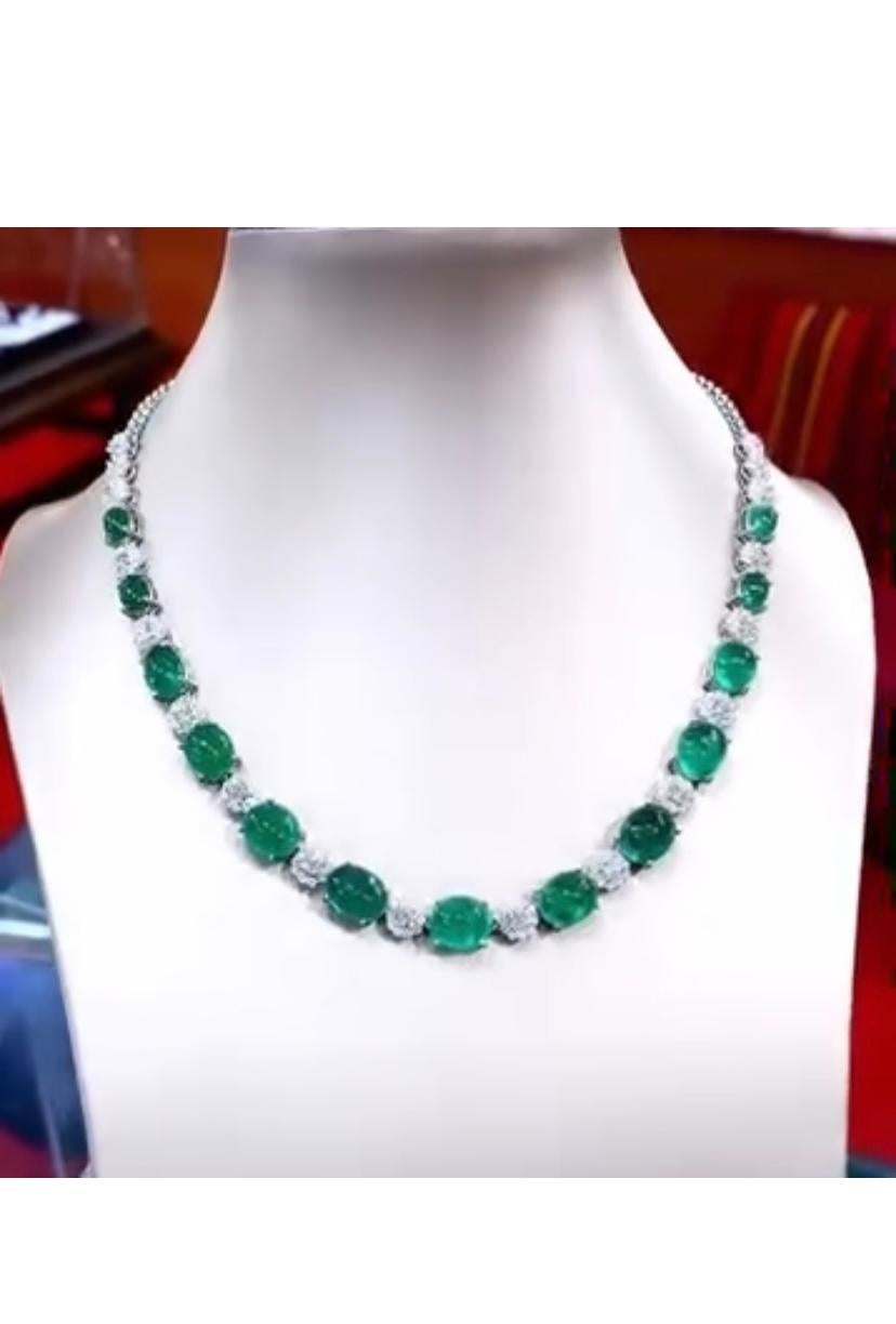 AIG Certified 38.00 Carats Zambian Emeralds  4.80 Ct Diamonds 18k Gold Necklace In New Condition For Sale In Massafra, IT