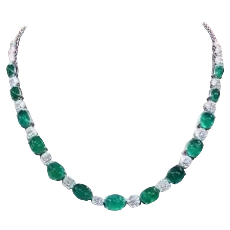 Emeraudes zambiennes certifiées AIG de 38.00 carats  Collier en or 18 carats avec diamants 4,80 carats