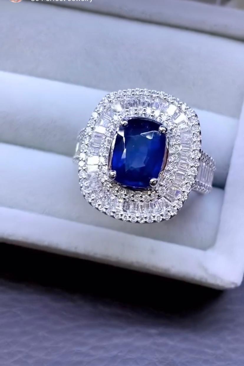 Taille coussin Bague en or 18 carats certifiée AIG, saphir de Ceylan 3,90 carats et diamants 2,30 carats en vente