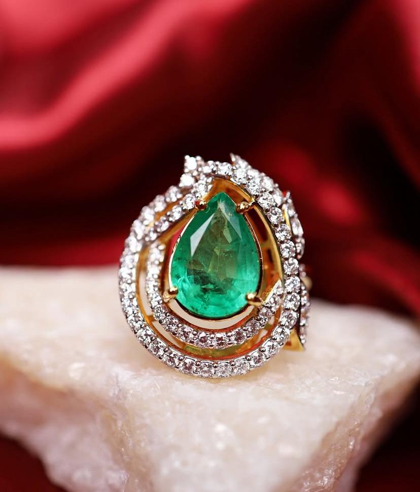 Women's AIG Certified 3.90 Zambian Emerald 1.30 Ct Diamonds 18k Gold Ring For Sale