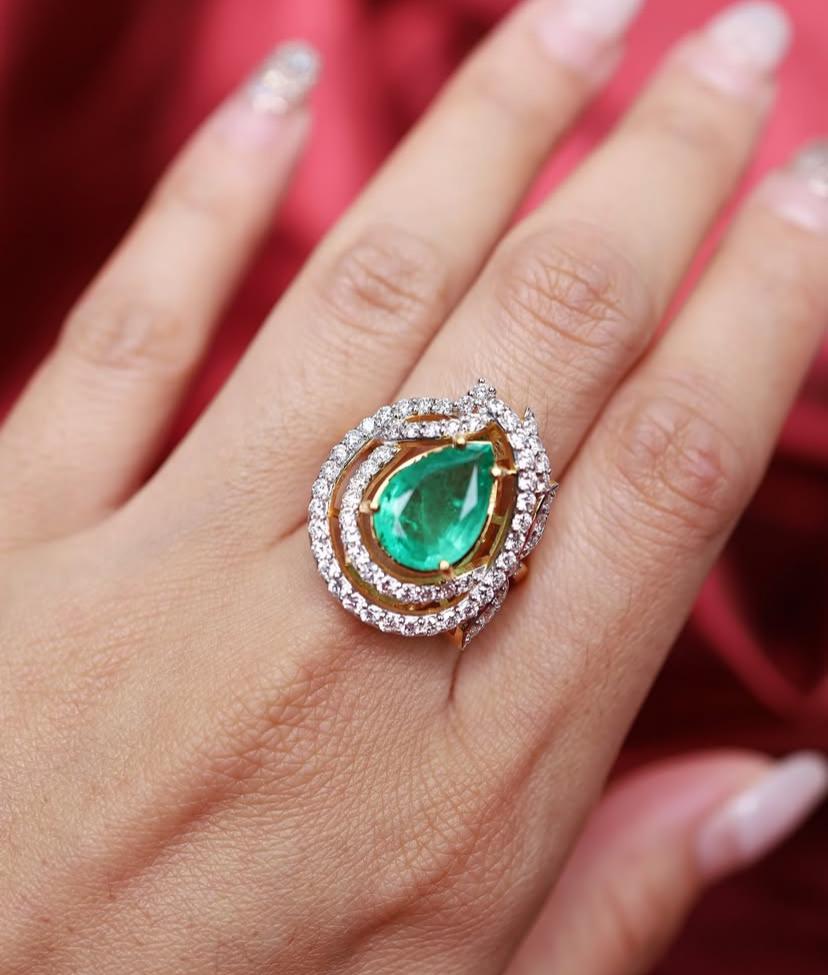 AIG Certified 3.90 Zambian Emerald 1.30 Ct Diamonds 18k Gold Ring For Sale 3