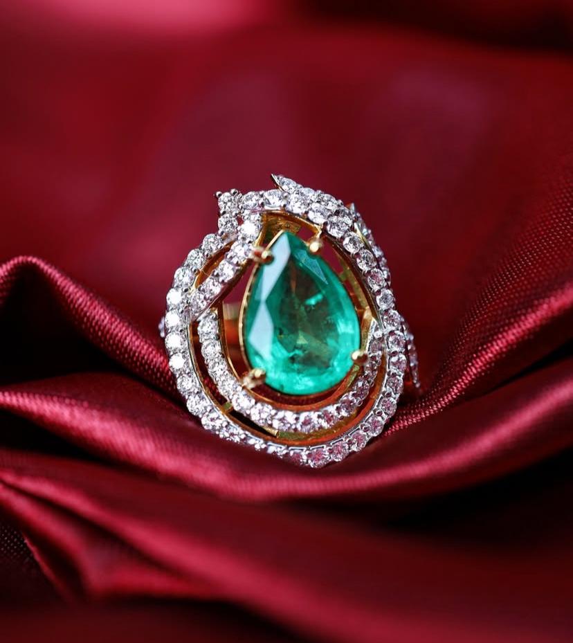 AIG Certified 3.90 Zambian Emerald 1.30 Ct Diamonds 18k Gold Ring For Sale 4