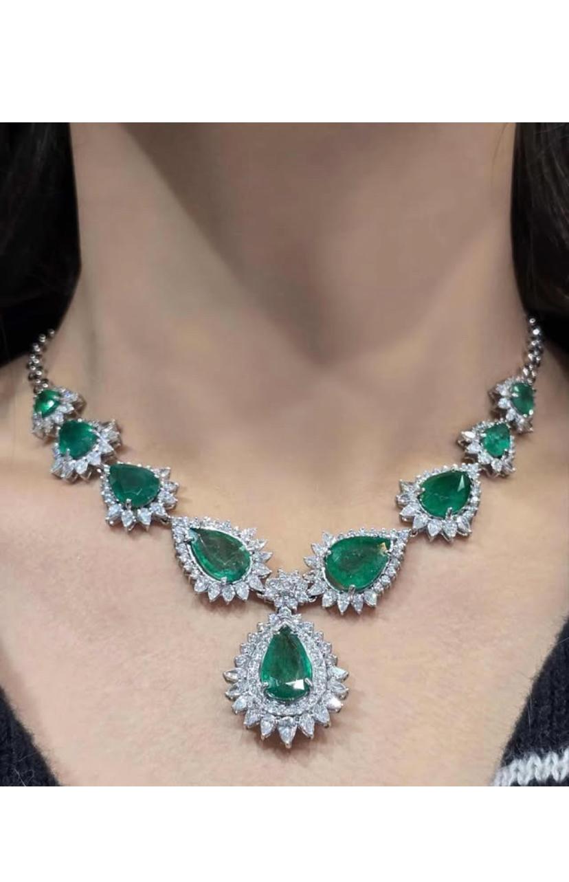 Smeraldi dello Zambia certificati AIG 39,00 carati 12,00 carati di diamanti Collana in oro 18k in vendita 4