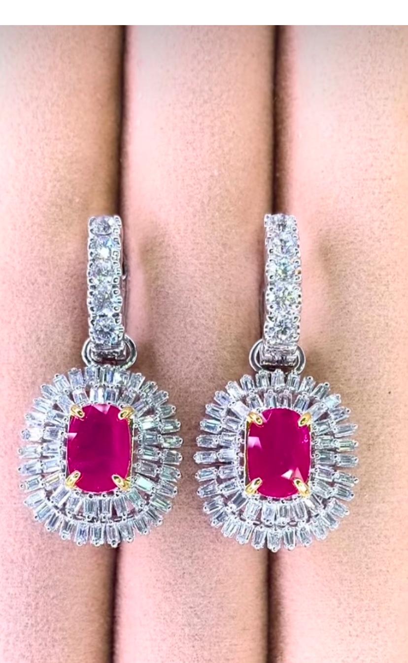 Orecchini in oro 18K con rubini di Birmania certificati AIG da 4,00 carati e diamanti da 3,40 carati In condizioni Nuovo in vendita a Massafra, IT