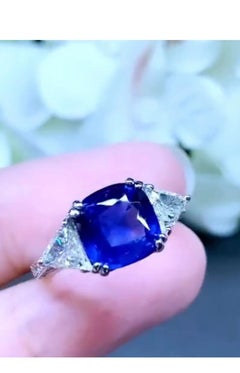 AIG Certified 4.00 Carat Ceylon Sapphire  1.30 Ct Diamonds 18k Gold Ring
