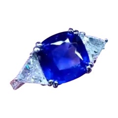 Zaffiro di Ceylon certificato AIG da 4.00 carati  Anello con diamanti da 1,30 carati in oro 18k