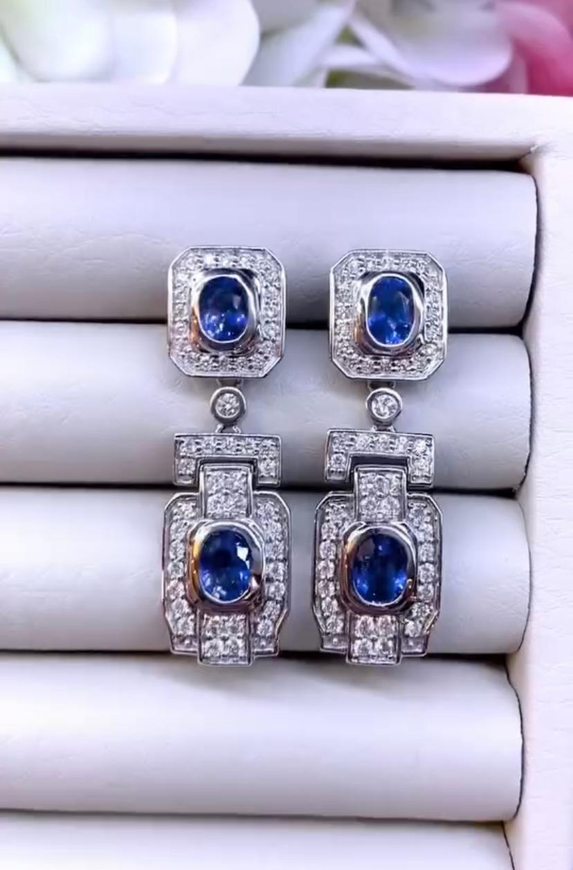 AIG Certified 4.00 Carat Ceylon Sapphires  1.90 Ct Diamonds 18K Gold Earrings In New Condition For Sale In Massafra, IT