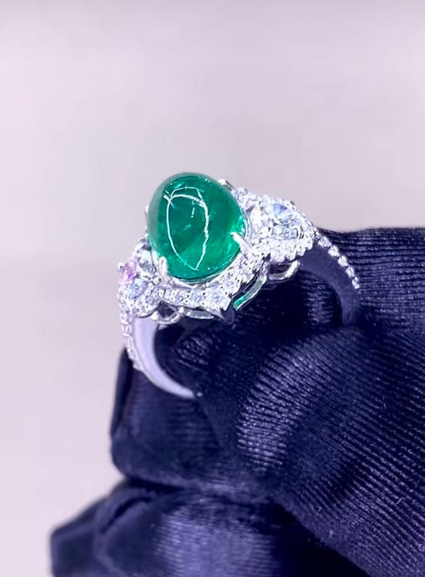 AIG Certified 4.00 Carat Zambian Emerald GIA  Diamonds 18K Gold Ring In New Condition For Sale In Massafra, IT