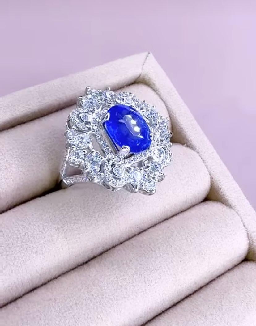 18 Karat Goldring mit AIG-zertifiziertem 4,00 Karat Ceylon-Saphir und 2,40 Karat Diamanten im Zustand „Neu“ im Angebot in Massafra, IT