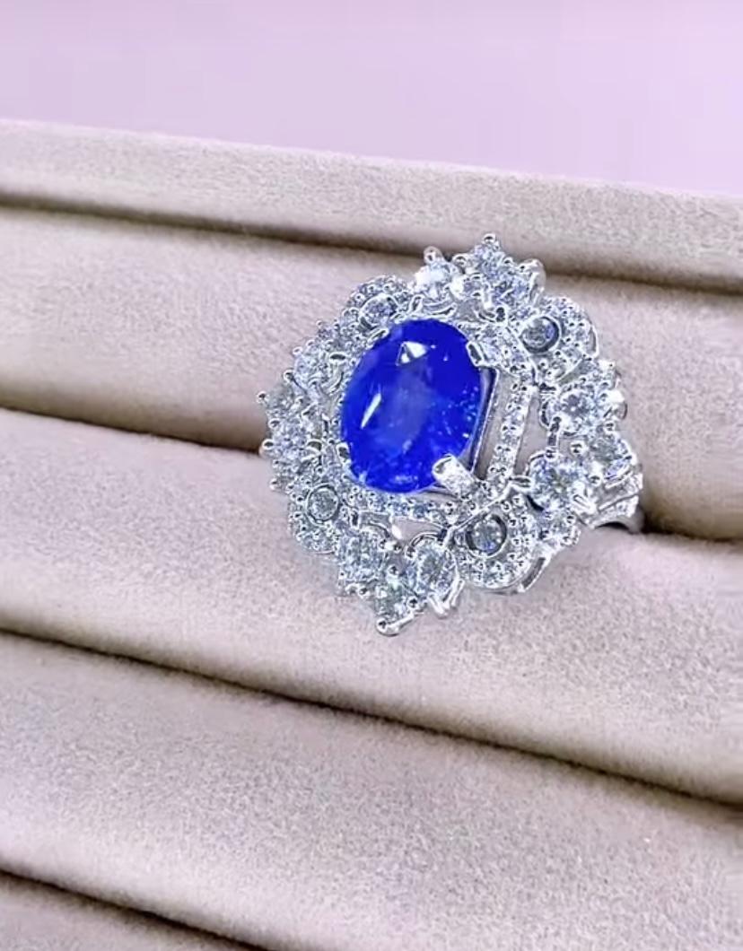 18 Karat Goldring mit AIG-zertifiziertem 4,00 Karat Ceylon-Saphir und 2,40 Karat Diamanten Damen im Angebot