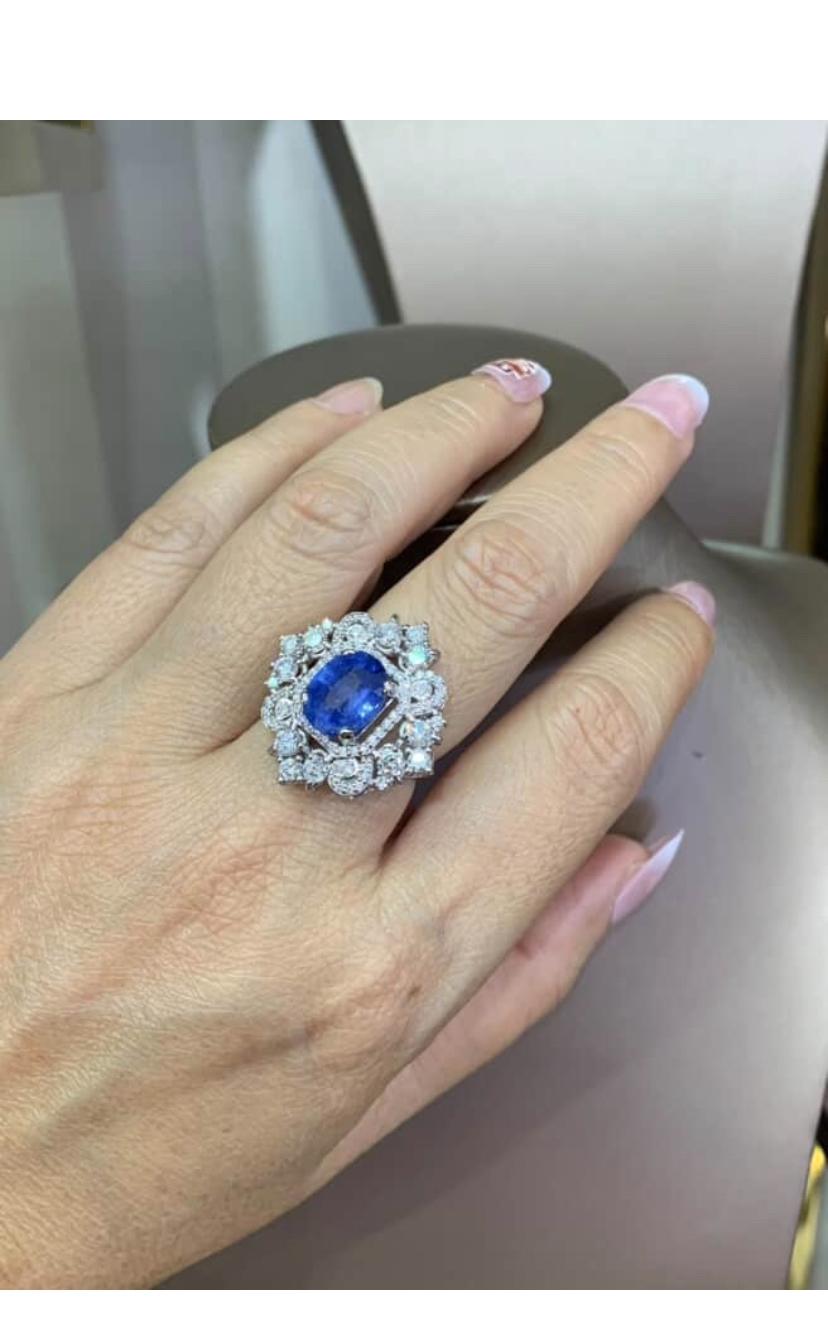 18 Karat Goldring mit AIG-zertifiziertem 4,00 Karat Ceylon-Saphir und 2,40 Karat Diamanten im Angebot 4
