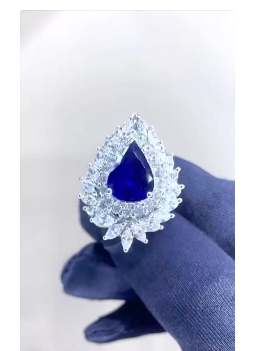 Women's AIG Certified 4.00 Ct Blue Royal Ceylon Sapphire 2.40 Ct Diamonds 18K Gold Ring For Sale