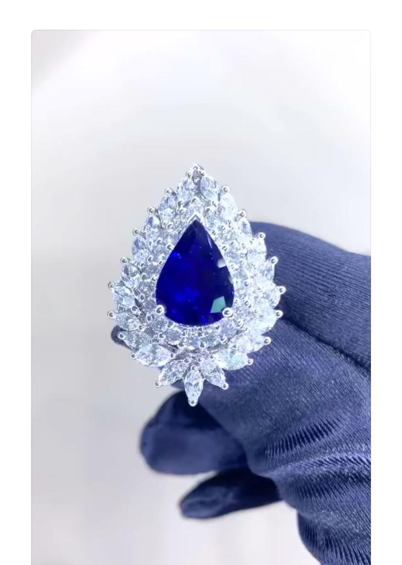 AIG Certified 4.00 Ct Blue Royal Ceylon Sapphire 2.40 Ct Diamonds 18K Gold Ring For Sale 3