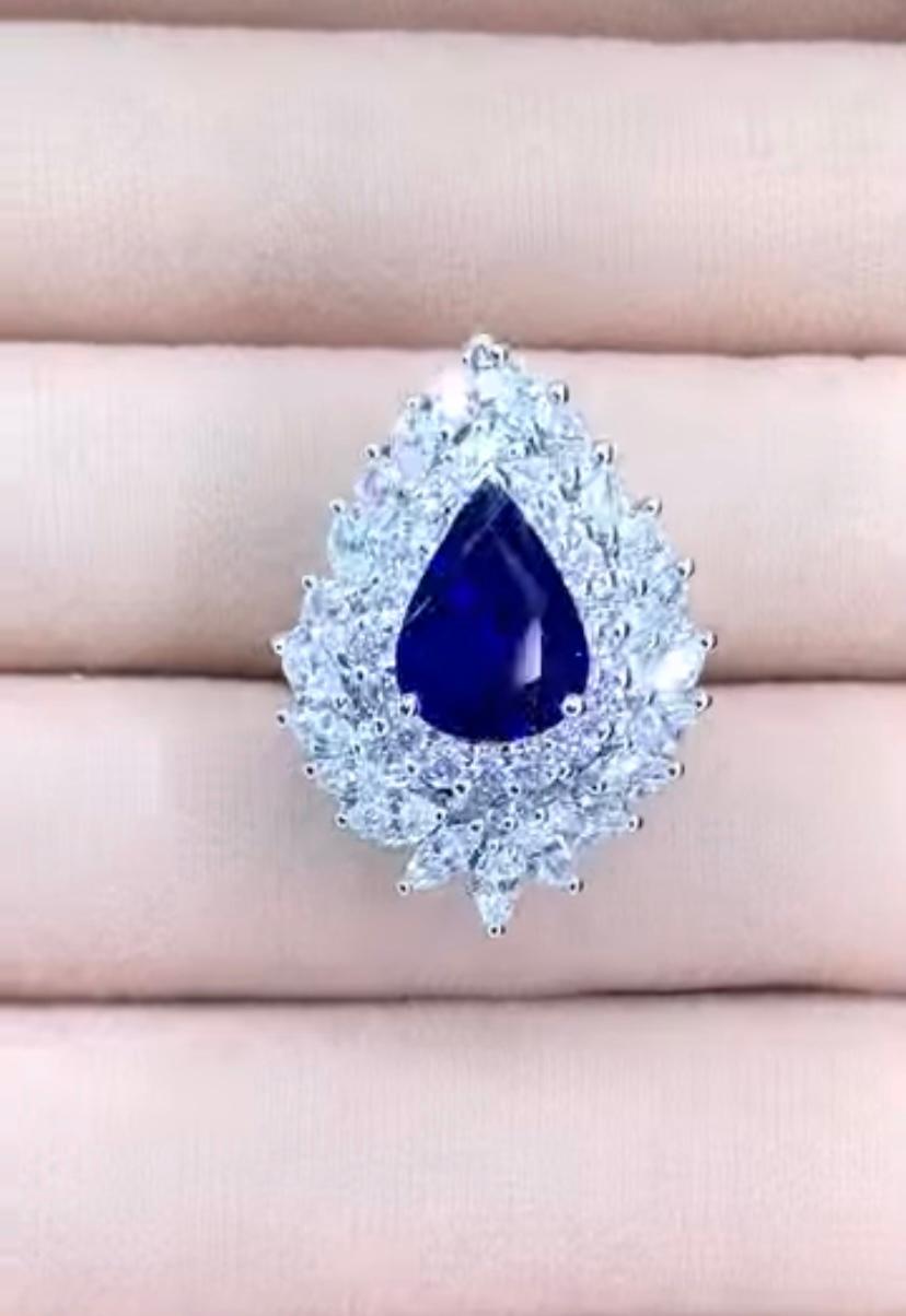 AIG Certified 4.00 Ct Blue Royal Ceylon Sapphire 2.40 Ct Diamonds 18K Gold Ring For Sale 4