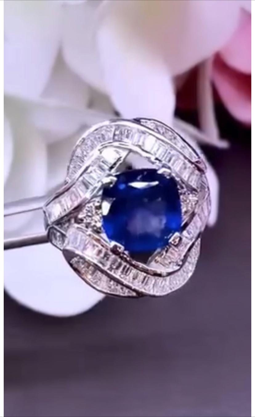 Mixed Cut AIG Certified 4.00 Ct Ceylon Sapphire  2.00 Ct Diamonds 18k Gold Ring For Sale