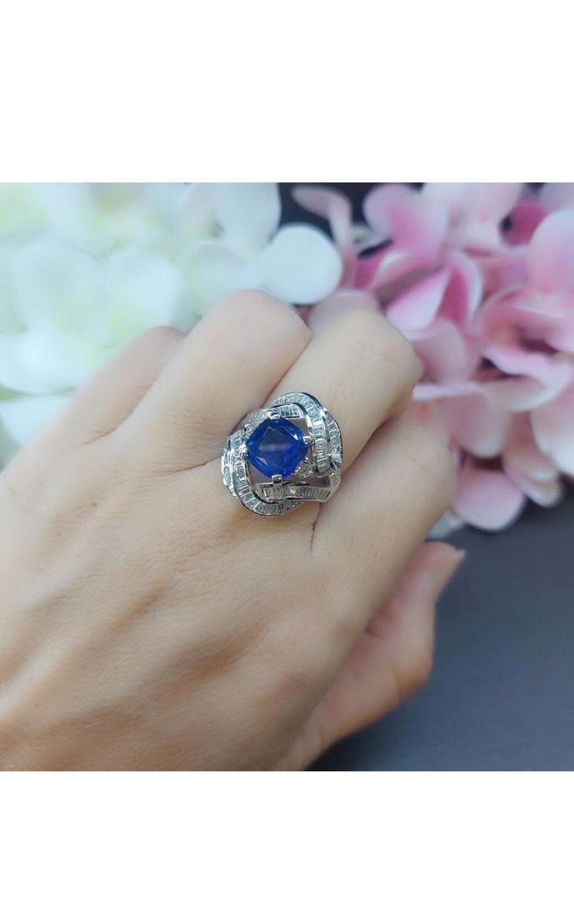AIG Certified 4.00 Ct Ceylon Sapphire  2.00 Ct Diamonds 18k Gold Ring For Sale 4