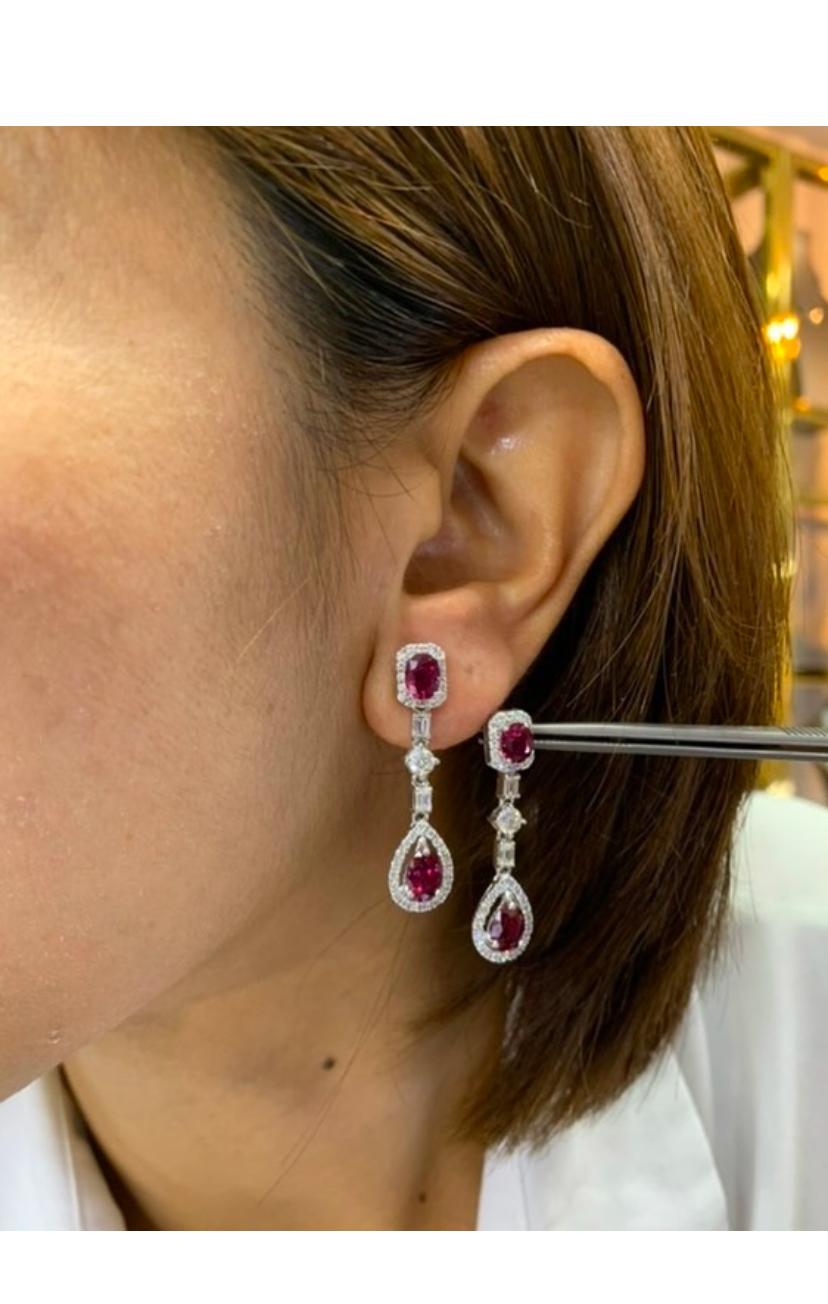 AIG Certified 4.00 Ct Siamese Rubies 1.90 Ct Diamonds 18K Gold Earrings In New Condition For Sale In Massafra, IT