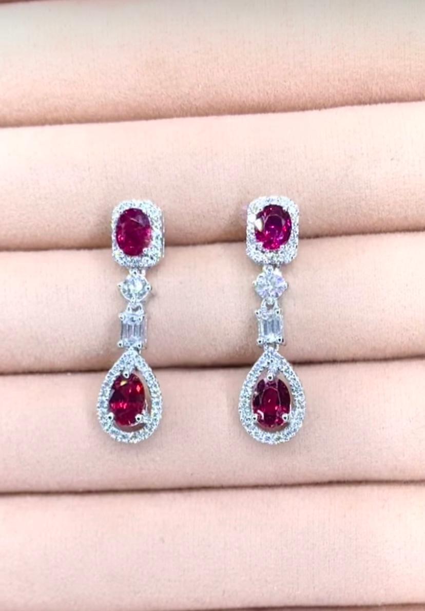 Mixed Cut AIG Certified 4.00 Ct Siamese Rubies Diamonds 18K Gold Earrings For Sale