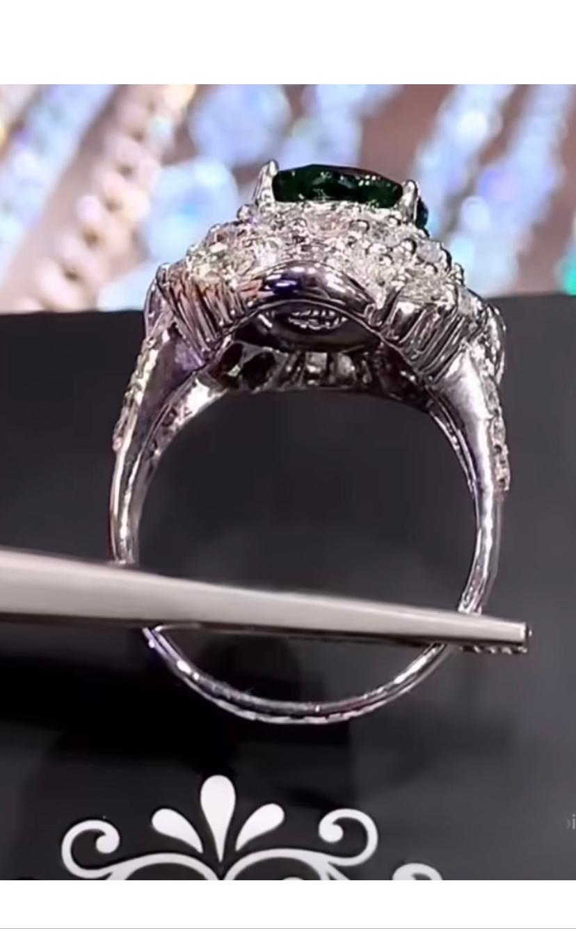 18 Karat Goldring, AIG-zertifizierter 4,00 Karat sambischer Smaragd 3,30 Karat Diamanten im Zustand „Neu“ im Angebot in Massafra, IT