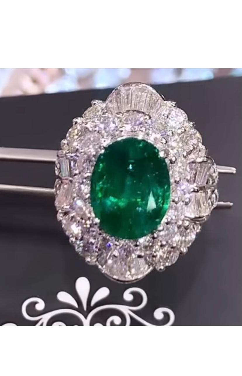 18 Karat Goldring, AIG-zertifizierter 4,00 Karat sambischer Smaragd 3,30 Karat Diamanten im Angebot 1