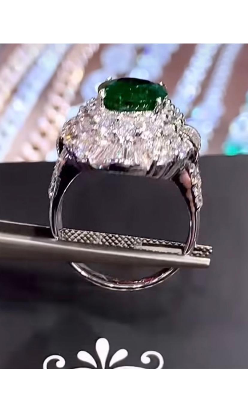 18 Karat Goldring, AIG-zertifizierter 4,00 Karat sambischer Smaragd 3,30 Karat Diamanten im Angebot 4