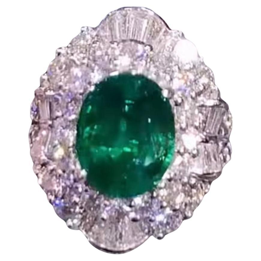 AIG Certified 4.00 Ct Zambian Emerald 3.30 Ct Diamonds 18k Gold Ring