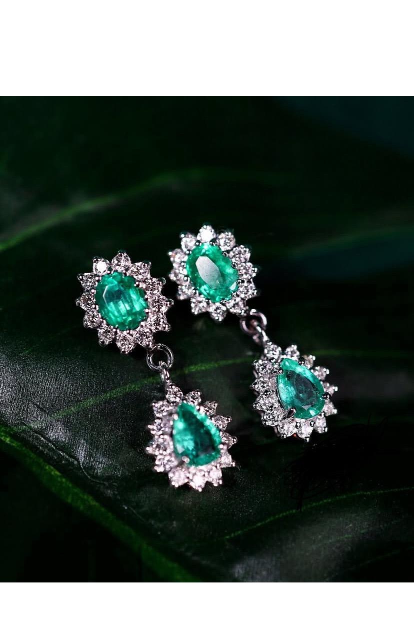 Boucles d'oreilles en or 18 carats certifiées AIG 4,00 ct d'émeraudes zambiennes 1,30 ct de diamants Pour femmes en vente