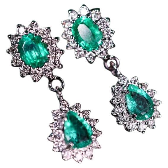 Boucles d
oreilles en or 18 carats certifiées AIG 4,00 ct d
émeraudes zambiennes 1,30 ct de diamants