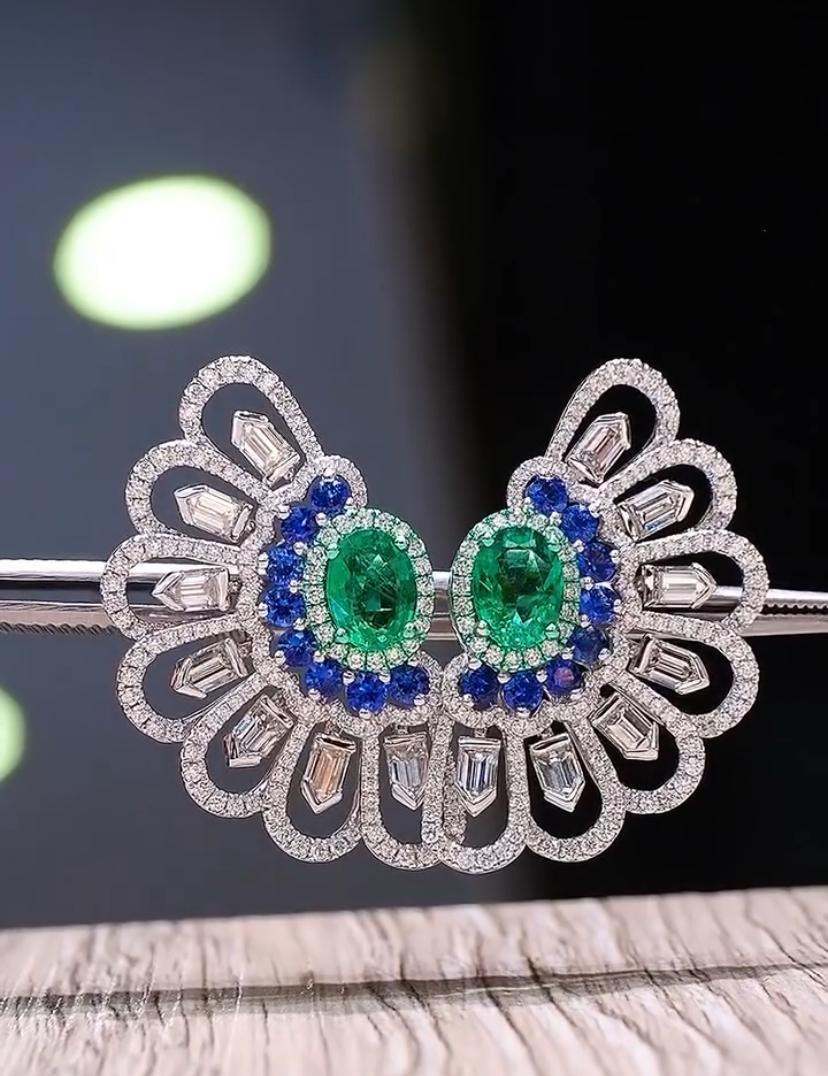 Mixed Cut AIG Certified 4.00 Ct Zambian Emeralds 3.60 Ct Diamonds 2.00 Ct Sapphire Earring For Sale