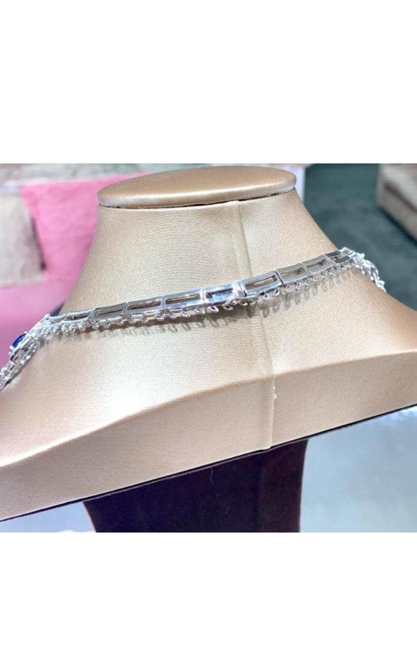 Taglio misto Collana in oro 18K con zaffiri di Ceylon certificati AIG 40,00 ct e diamanti 8,00 ct in vendita