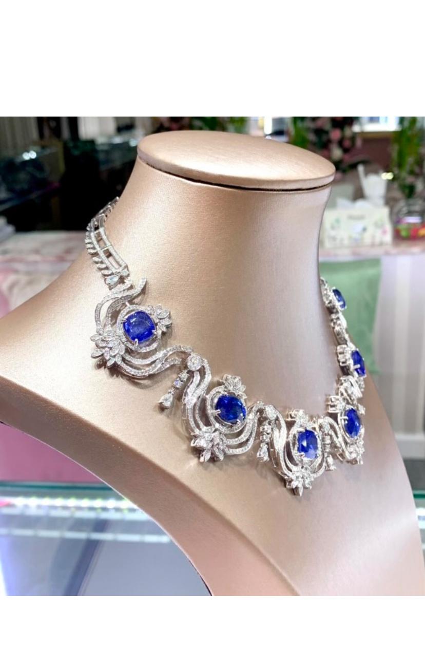 Donna Collana in oro 18K con zaffiri di Ceylon certificati AIG 40,00 ct e diamanti 8,00 ct in vendita