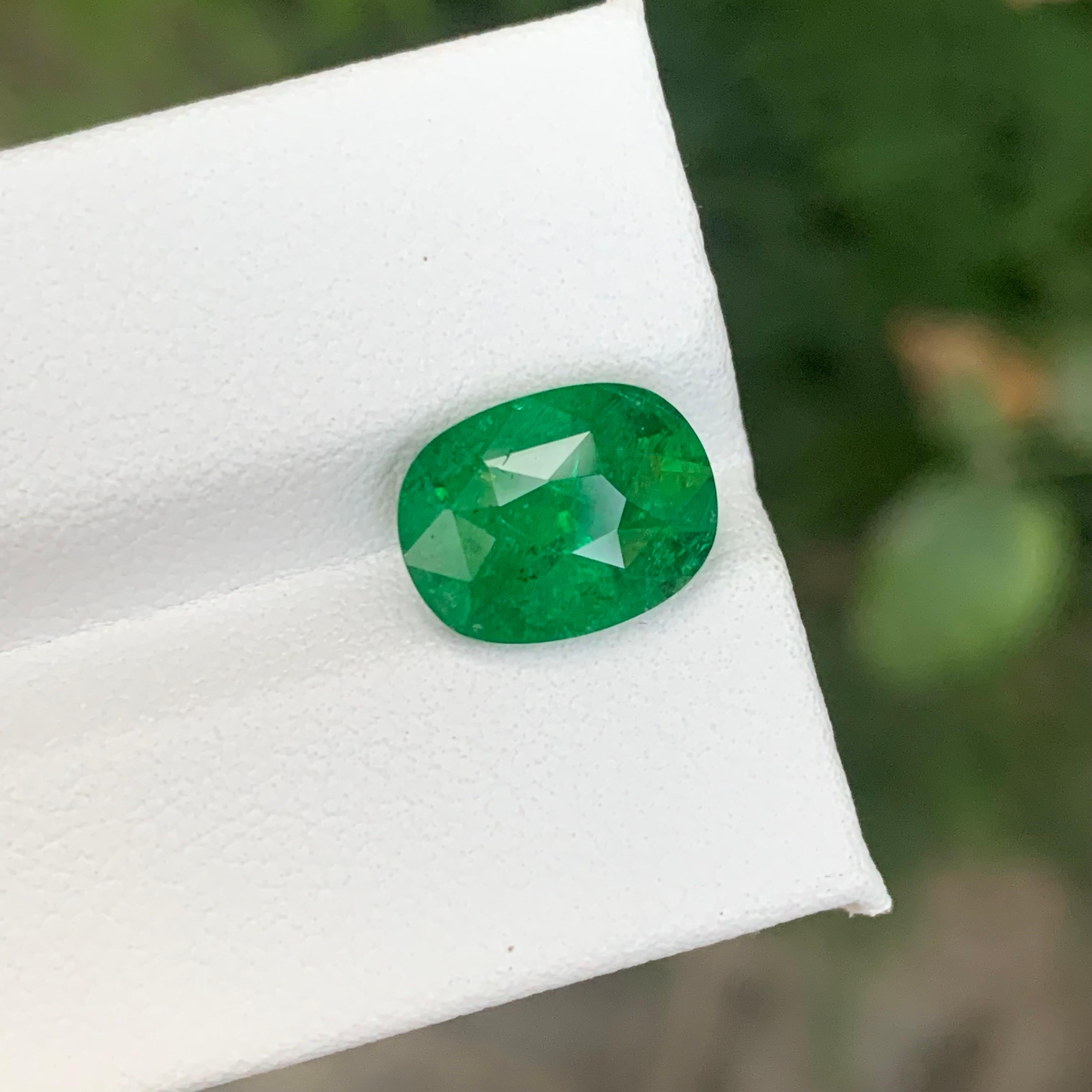 Grenat tsavorite facetté

Poids : 4,02 carats
Dimension : 11,6 x 8,47 x 6,49 mm 
Couleur : Vert vif 
Origine : Tanzanie 
Clarté : SI
Traitement : Non
Certificat : Certificat AIG disponible 

Le grenat tsavorite facetté est une pierre précieuse verte