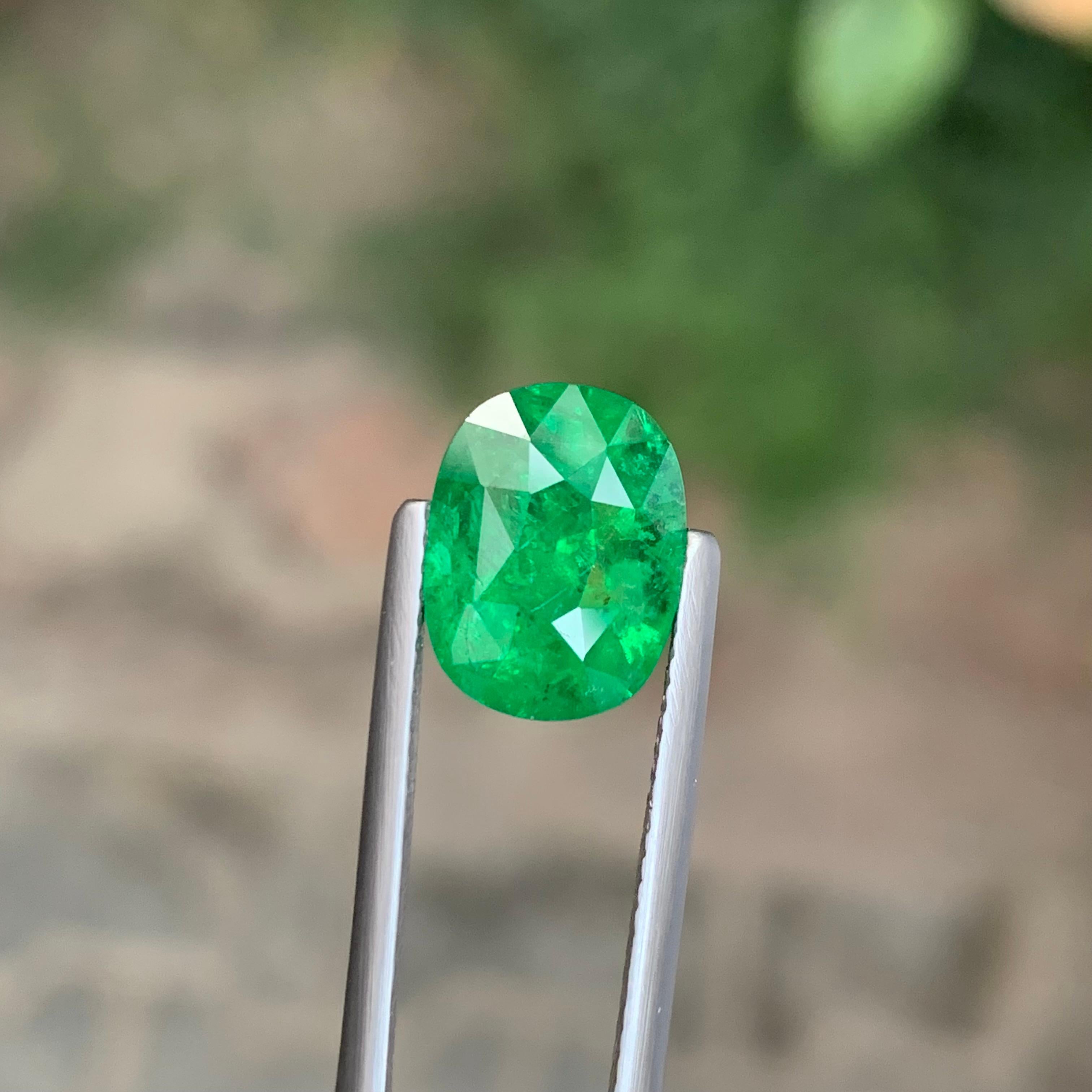 Arts and Crafts AIG Certified 4.02 Carat Natural Loose Tsavorite Garnet Cushion Shape Gemstone (pierre précieuse en forme de coussin) en vente