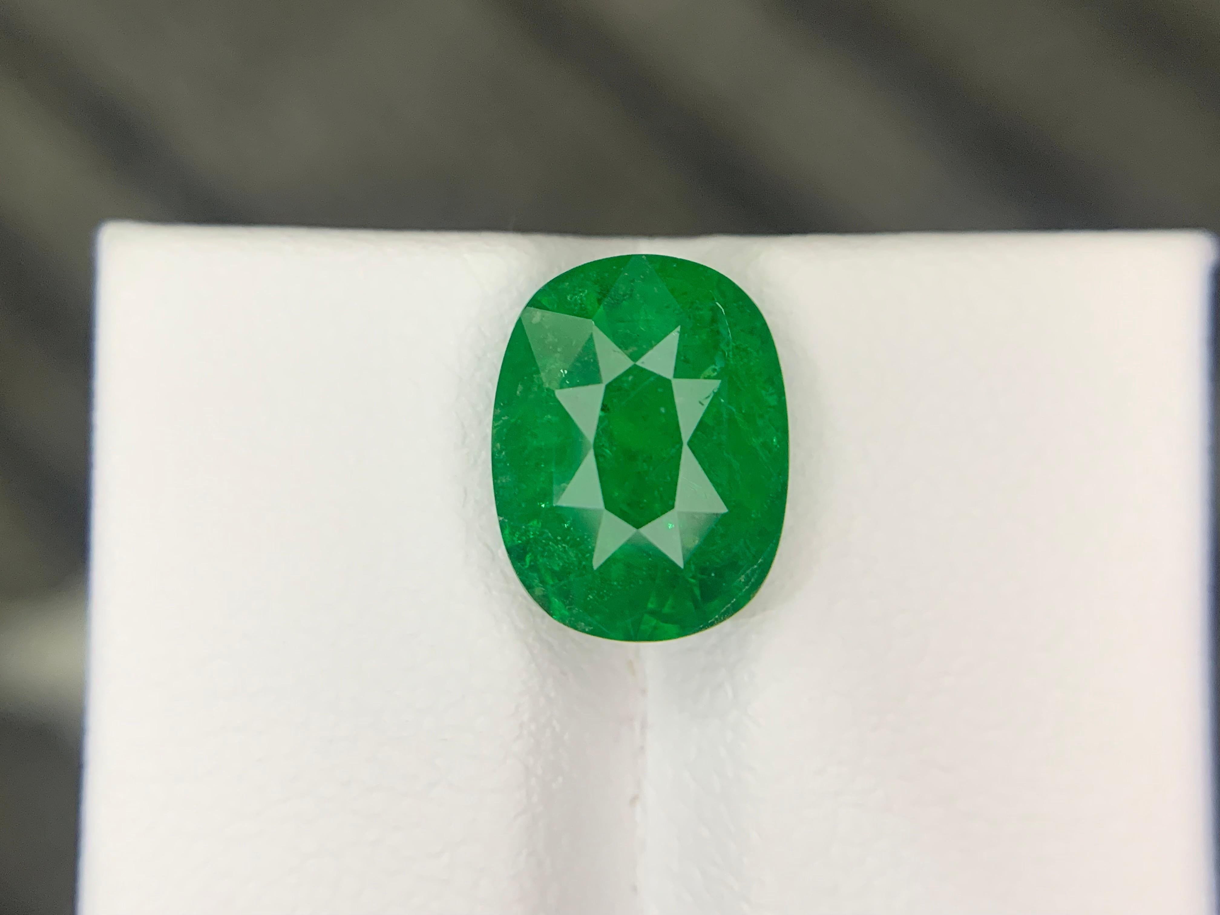 AIG Certified 4.02 Carat Natural Loose Tsavorite Garnet Cushion Shape Gemstone (pierre précieuse en forme de coussin) en vente 1