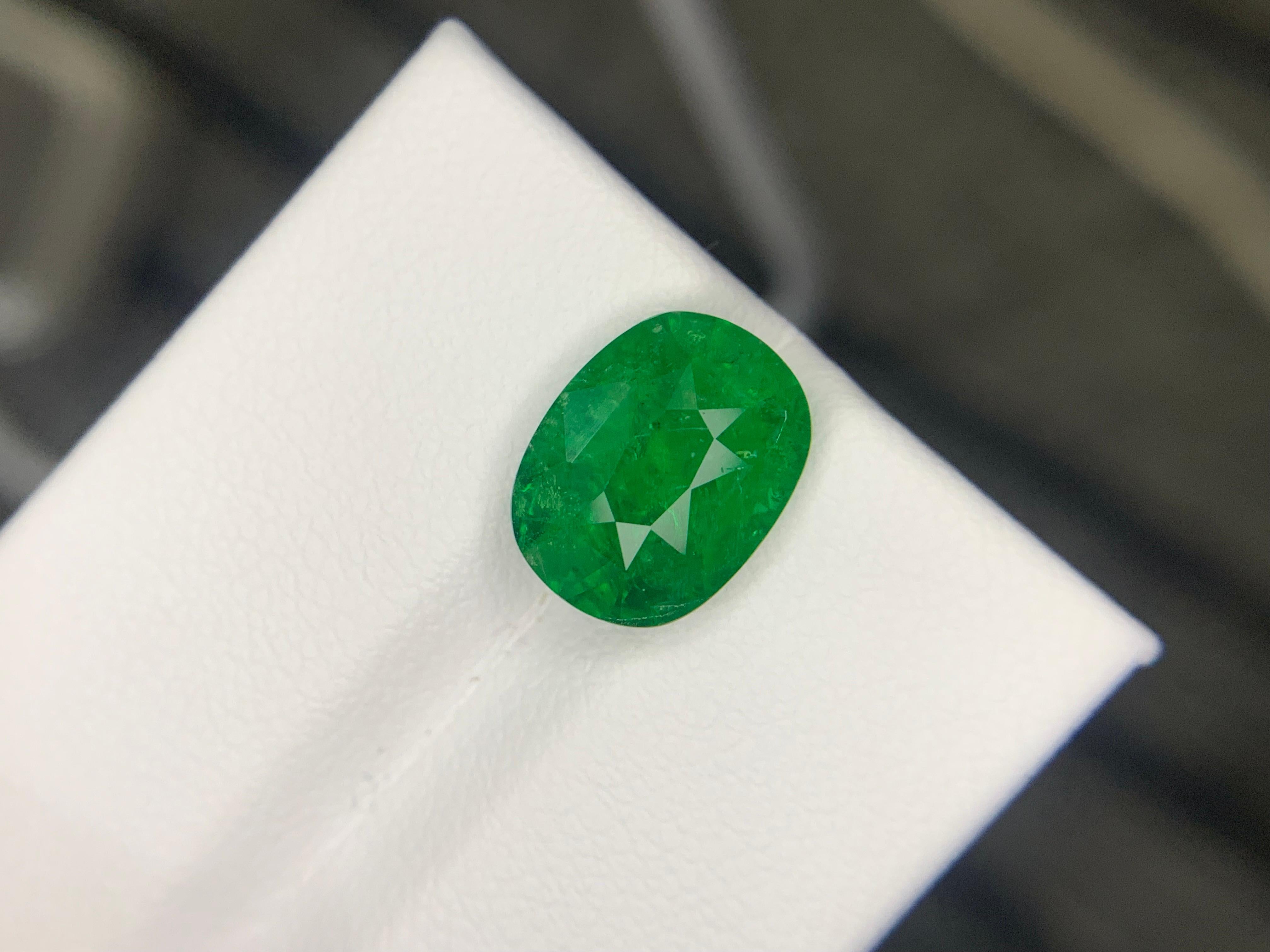 AIG Certified 4.02 Carat Natural Loose Tsavorite Garnet Cushion Shape Gemstone (pierre précieuse en forme de coussin) en vente 3