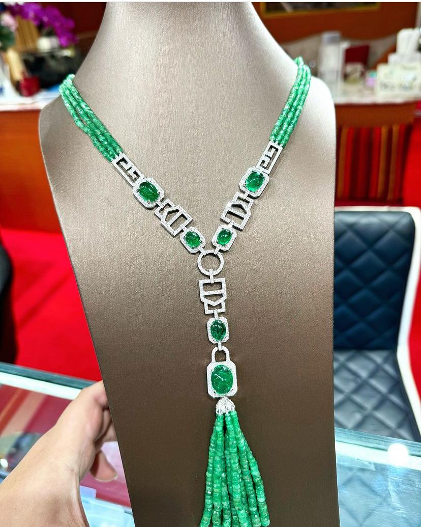 Women's AIG Certified 40.50 Carats Zambian Emeralds  5.50 Ct Diamonds 18K Gold Necklace For Sale