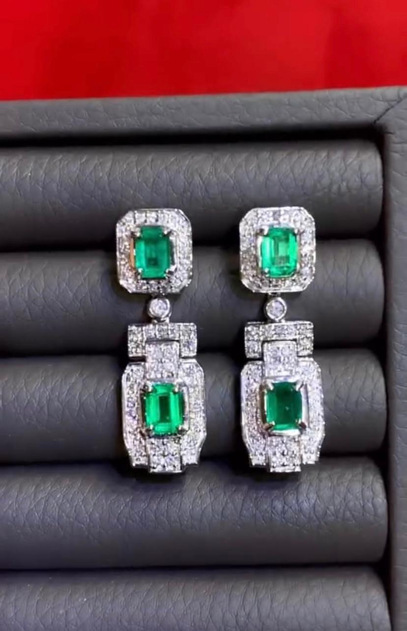Taglio smeraldo Orecchini in oro 18K con smeraldo dello Zambia certificato AIG 4,10 e diamanti 1,60 carati in vendita
