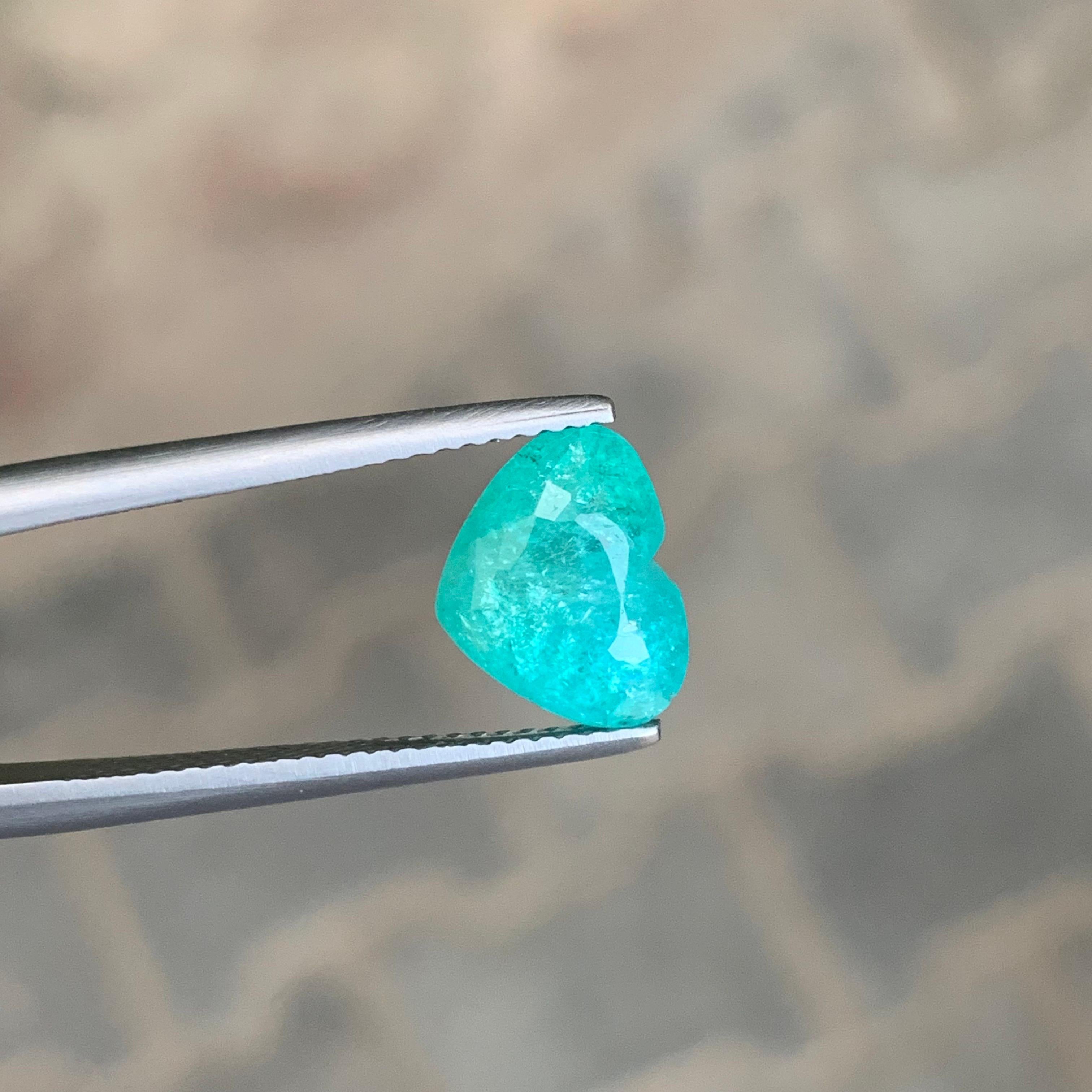 Gema natural suelta de turmalina paraiba en forma de corazón de 4,14 quilates certificada por AIG en Nuevo estado para la venta en Peshawar, PK
