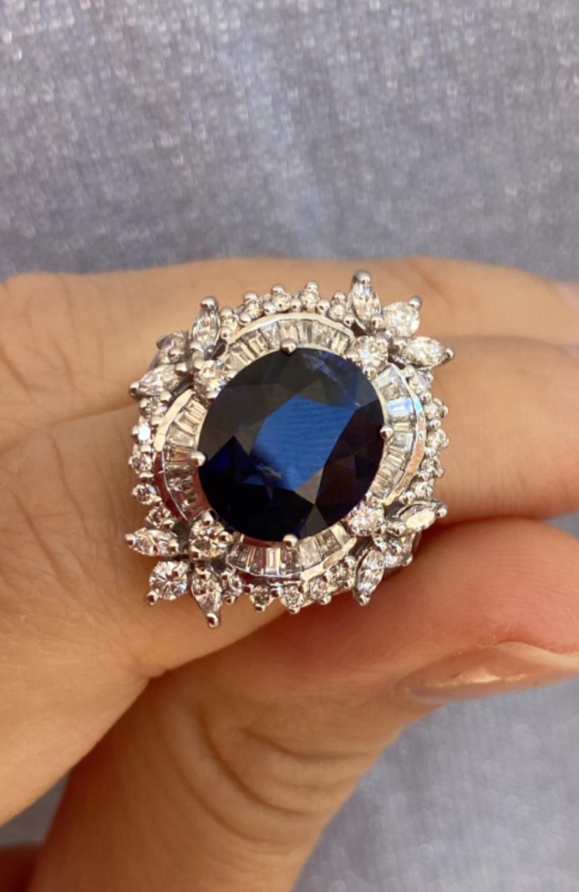 Oval Cut AIG Certified 4.15 Carats Ceylon Sapphire  1.53 Ct Diamonds 18K Gold Ring For Sale