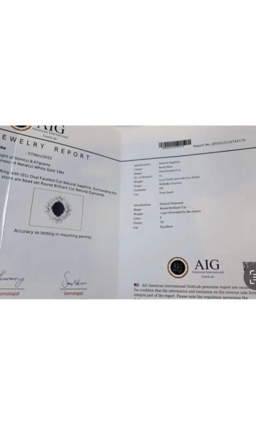 Women's AIG Certified 4.15 Carats Ceylon Sapphire  1.53 Ct Diamonds 18K Gold Ring For Sale