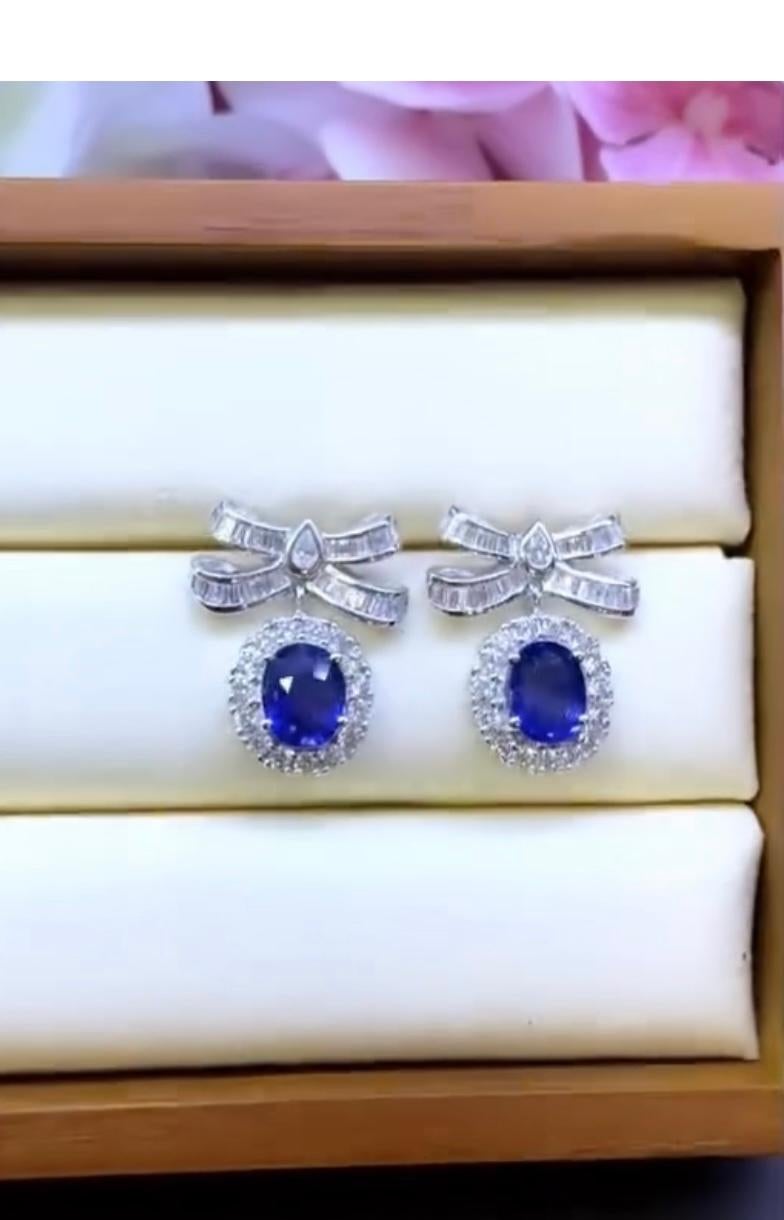 AIG Certified 4.15 Ct Ceylon Sapphires  2.40 Ct Diamonds 18K Gold Earrings In New Condition For Sale In Massafra, IT