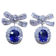 AIG-zertifizierte 4.15 Karat Ceylon-Saphire  2,40 Karat Diamanten 18K Gold Ohrringe