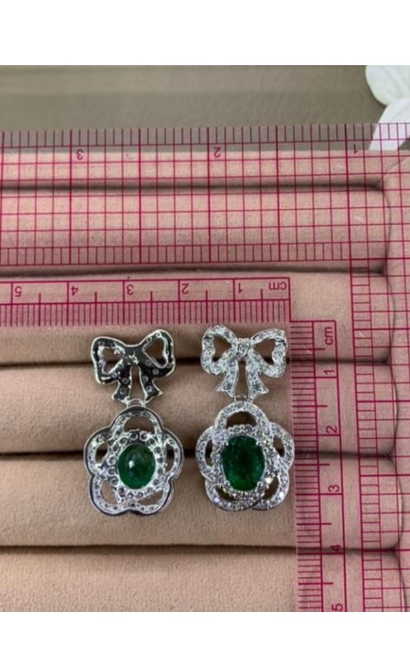 Boucles d'oreilles en or 18k certifiées AIG 4,15 ct émeraudes zambiennes 2,10 ct diamants Neuf - En vente à Massafra, IT