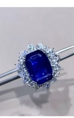 AIG Certified 4.20 Carats Ceylon Sapphire  1.50 Ct Diamonds 18K Gold Ring