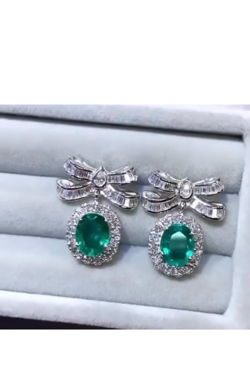 AIG Certified 4.30 Carats Zambian Emeralds  2.20 Ct Diamonds 18K Gold Earrings  In New Condition For Sale In Massafra, IT